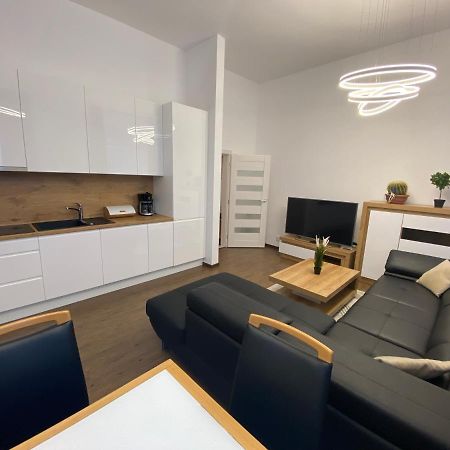 Classy Times - City Centre - Private Parking - Sunny Apartment Poprad Eksteriør billede