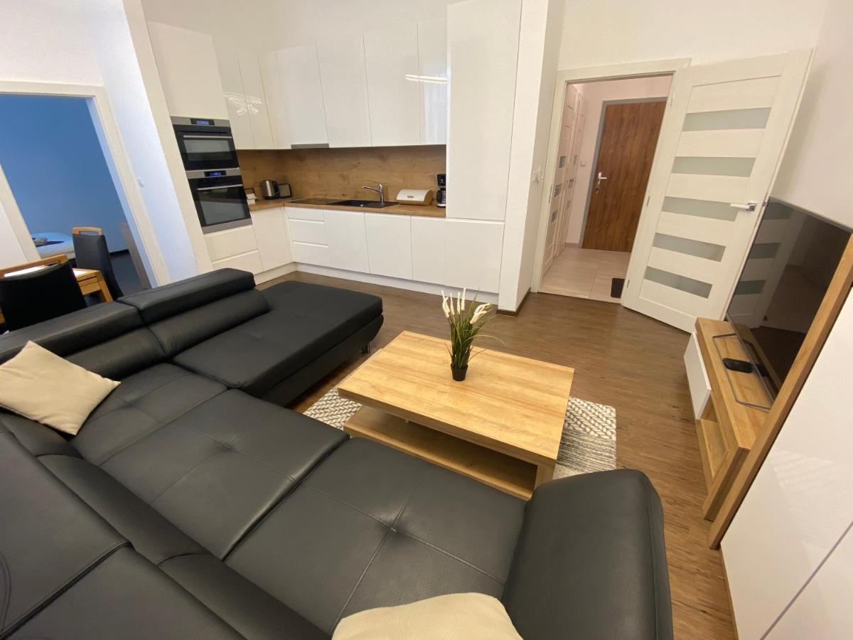 Classy Times - City Centre - Private Parking - Sunny Apartment Poprad Eksteriør billede