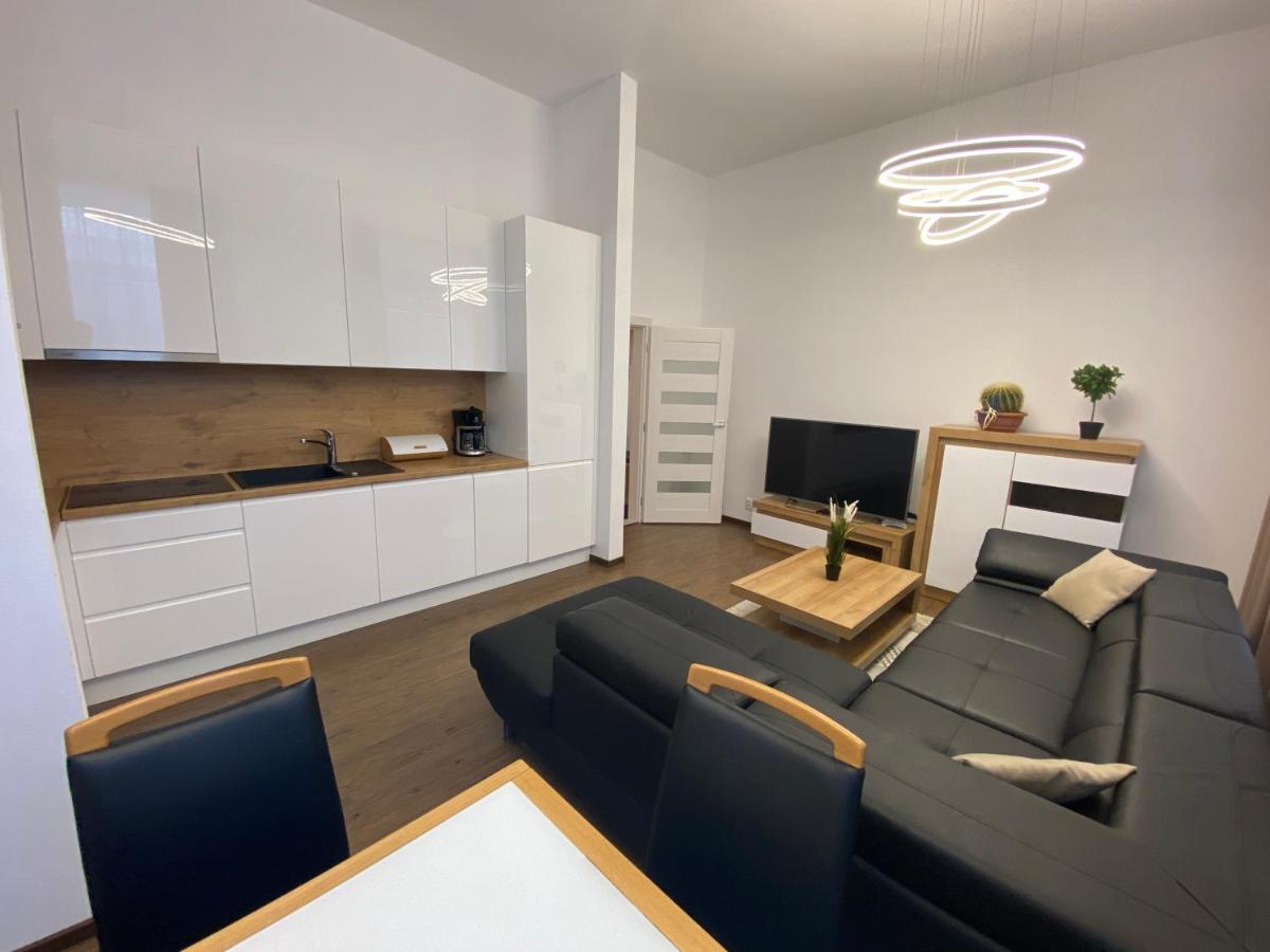 Classy Times - City Centre - Private Parking - Sunny Apartment Poprad Eksteriør billede